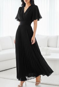 Robe longue plissée noire élégante