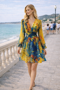 Mooie korte oker gele-teal blauwe jurk met print