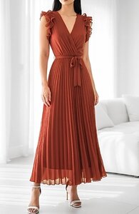 Elegante terracotta plisse maxi jurk.