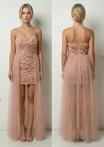 Prachtige korte nudekleurige bustier jurk met 3 d bloemen