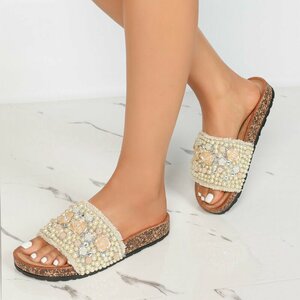 Beige slippers Gisele met parels en bloemen details