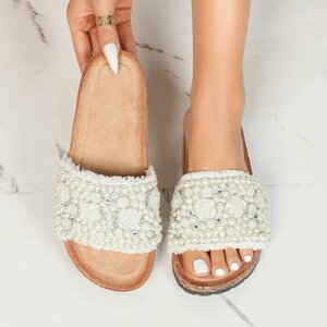 Mules blanches Gisele avec perles et détails floraux