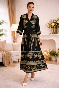 Elegante zwarte maxi jurk met goud borduursel – luxe en verfijnde uitstraling