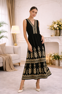 Robe maxi noire avec broderies dorées – allure élégante et luxueuse