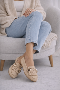 Kaki suède loafers Censi met franjes en strikdetail