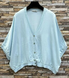 Licht blauwe gilet in satin 