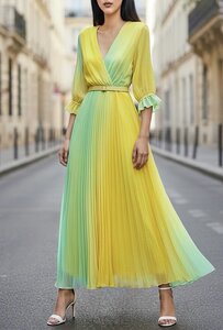 Sierlijke geel-groene mix maxi plisse jurk.