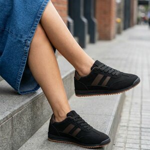 Baskets noires sportives Chelsy avec détails marron