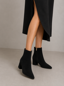 Zwart suede enkellaarsje met elegante hak-Annelisa