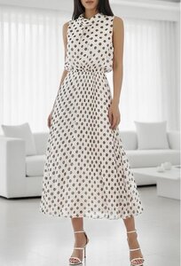 Crèmekleurige midi jurk met bruine stippenprint en plissérok