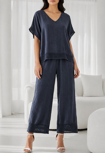 Donkerblauwe viscose set met gehaakte details