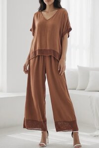 Terracotta viscose set met gehaakte details