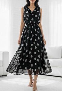Zwarte midi jurk met stippen en watervalhals
