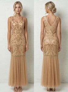 Stylish champagne galajurk met sequins en parels