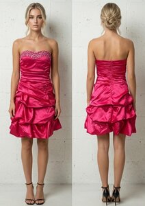 Fuchsia satijnen strapless cocktailjurk met strass en volumineuze rok