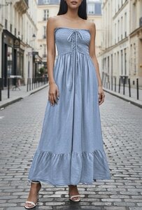 Lichtblauwe strapless maxi jurk in lyocell met gesmokte top
