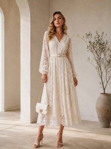 Elegante lange kanten jurk met ceintuur – crème