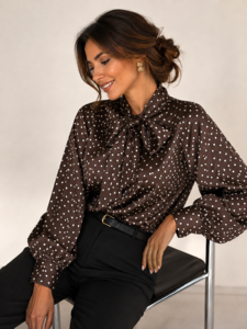 Elegante bruine blouse met stippen en strik