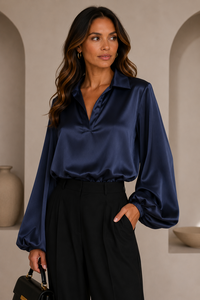 Luxe donkerblauwe satijnen blouse – Made in Italy