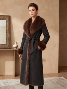 Zwarte lange suède jas met bruine faux fur kraag